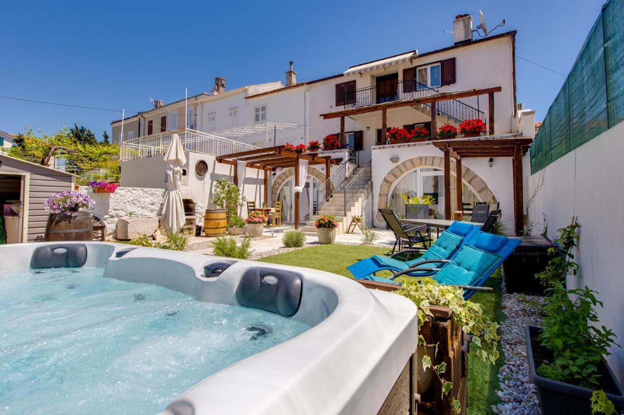Apartments Mikulin Family Punat Dış mekan fotoğraf