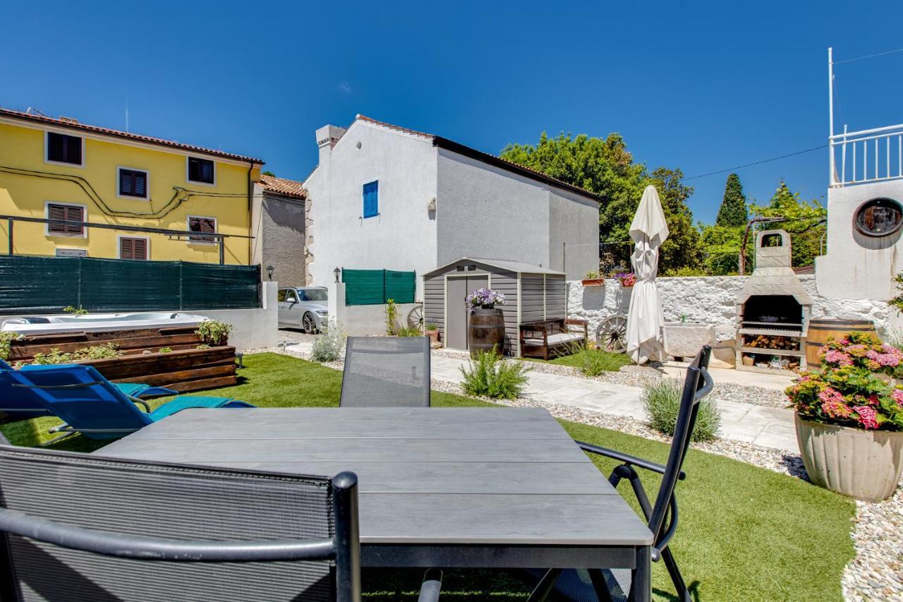 Apartments Mikulin Family Punat Dış mekan fotoğraf