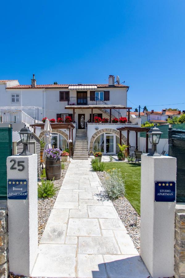Apartments Mikulin Family Punat Dış mekan fotoğraf