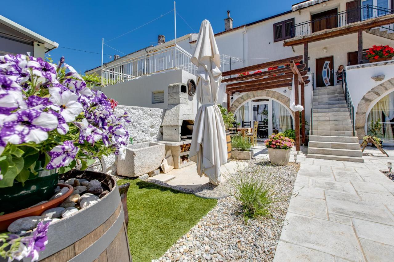 Apartments Mikulin Family Punat Dış mekan fotoğraf