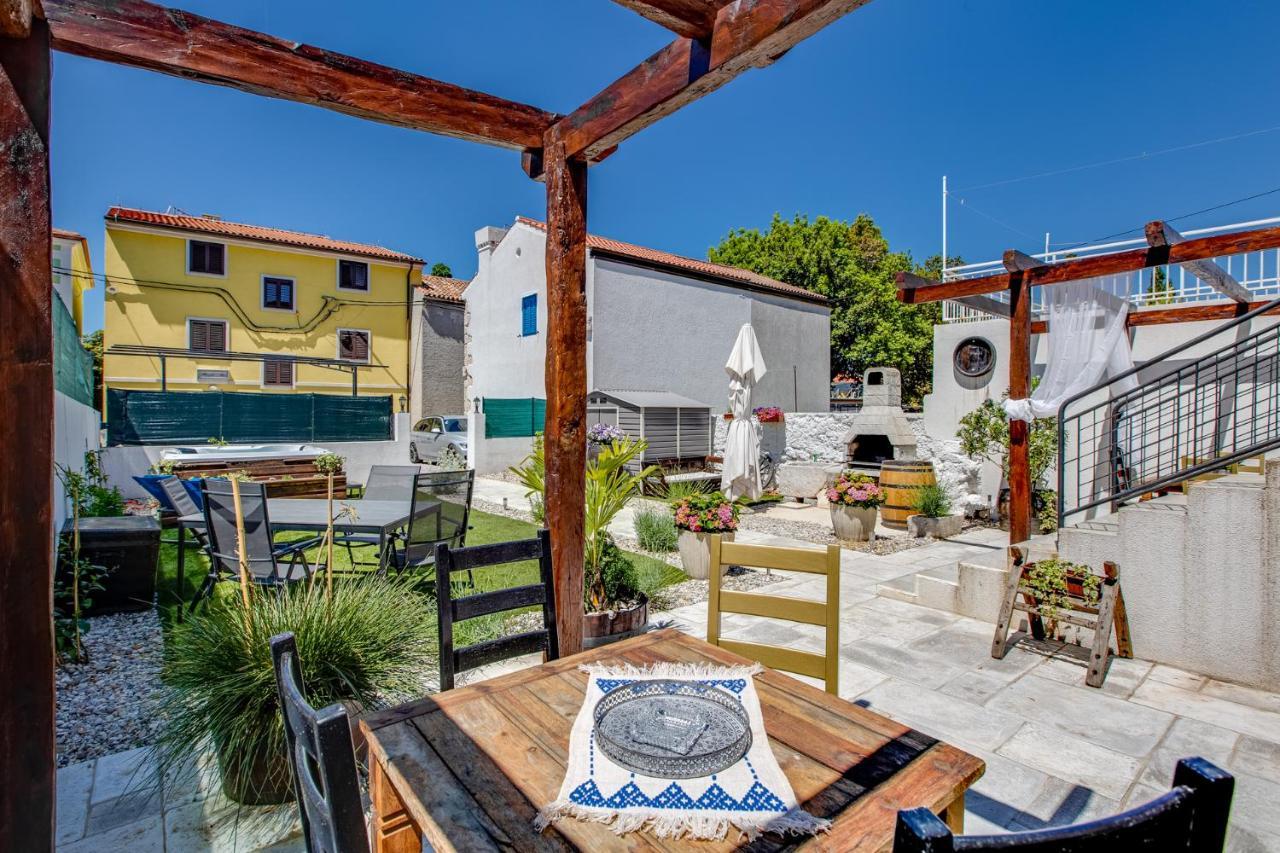 Apartments Mikulin Family Punat Dış mekan fotoğraf
